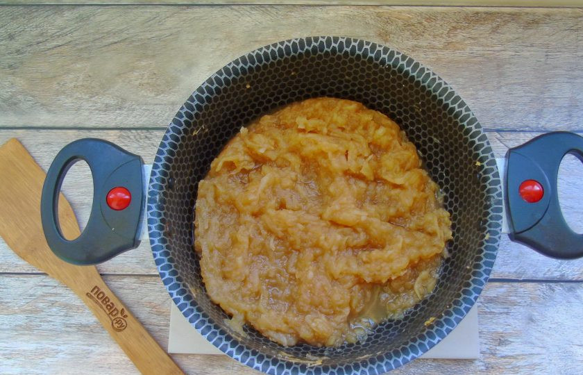 1. Этап. Тертый яблочный джем: Варите джем до загустения еще 30-40 минут.