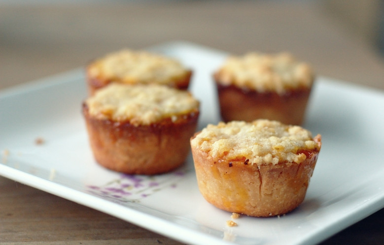 1. Этап. Тарталетки с морковью сладкие: Готовые тарталетки сладкие с морковкой можете подавать со сливками или сметаной. Приятного аппетита!