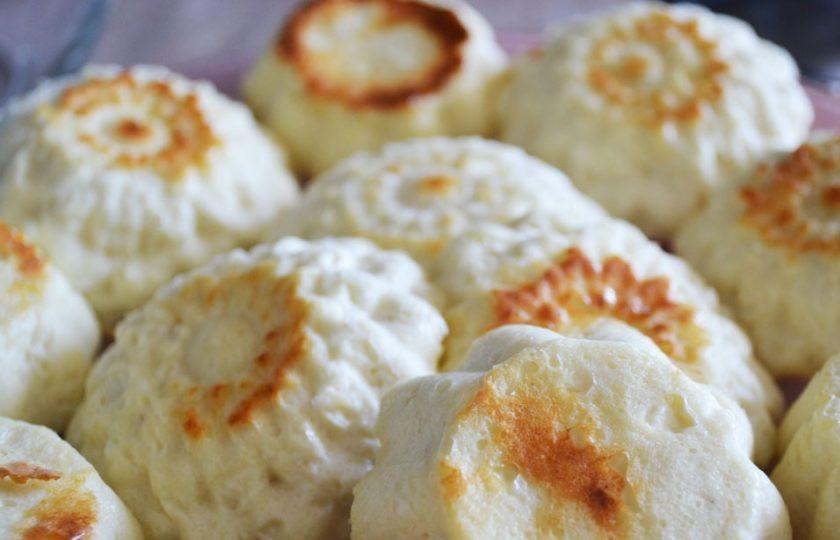 1. Этап. Творожники (рецепт классический) в духовке: Запекайте творожники при 180 градусах в духовке в течение 35 минут. Приятного чаепития!