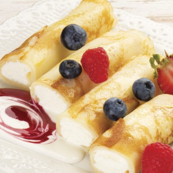 Блинчики с творогом и ягодами
