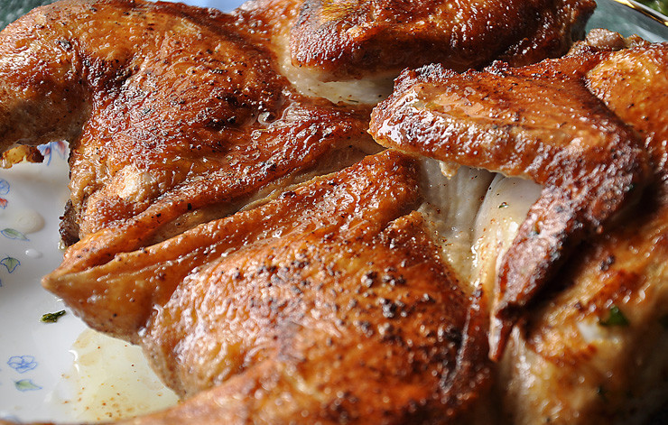 1. Этап. Борани из цыплят со стручками фасоли: А цыпленок уже готов. Вот такой чудесный золотистый цвета дает сметана.