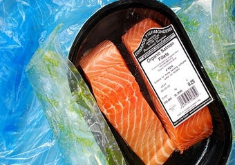 1. Этап. Стейк из лосося: Подготовим стейки, если они заморожены, то размораживаем их естественным путем.