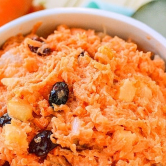 Морковный салат с изюмом