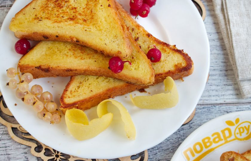 1. Этап. Французские тосты с ванилью: Подавайте французские тосты горячими, со свежими ягодами или соусом. Приятного аппетита!