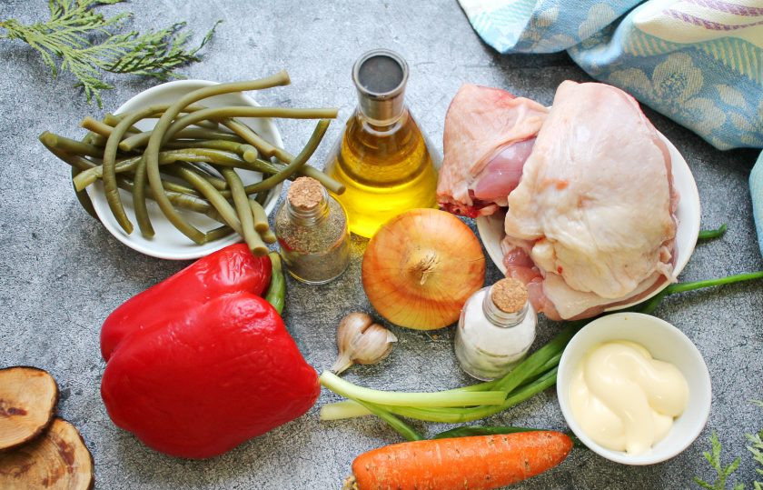 1. Этап. Папоротник с курицей: Подготовьте все необходимые ингредиенты для приготовления папоротника с курицей.