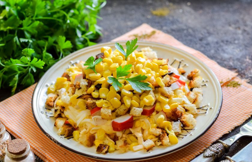 1. Этап. Крабовый салат Новинка с сухариками: Приятного аппетита!