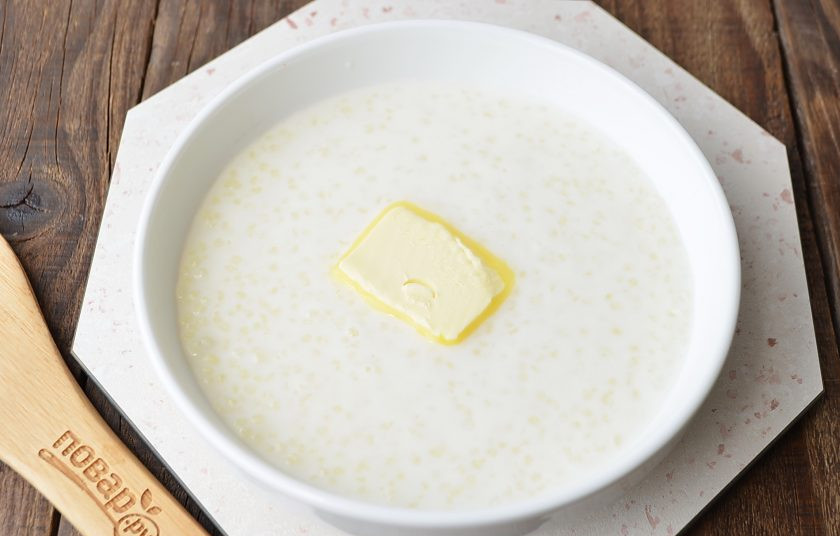 1. Этап. Каша из саго: Перелейте в тарелочку, положите кусочек сливочного масла и подайте к столу. Приятного аппетита!