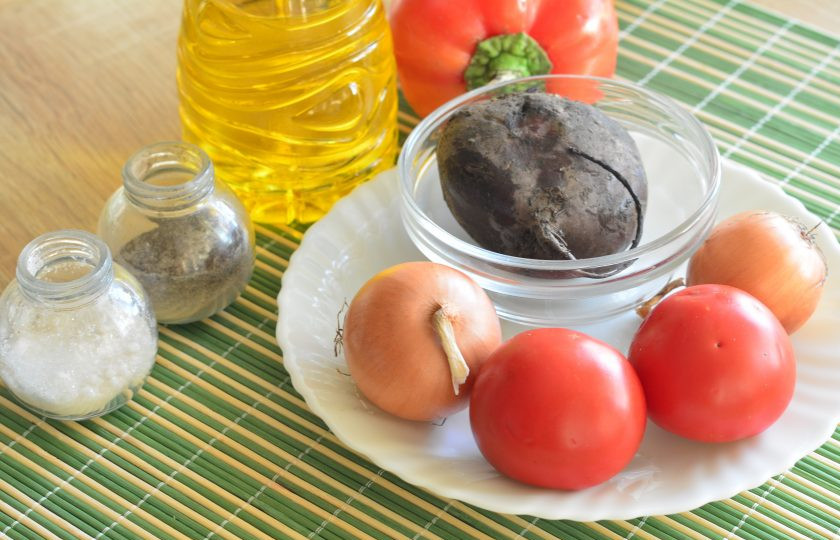 1. Этап. Лечо из свеклы: Подготовьте ингредиенты для приготовления вкусного лечо из свеклы.