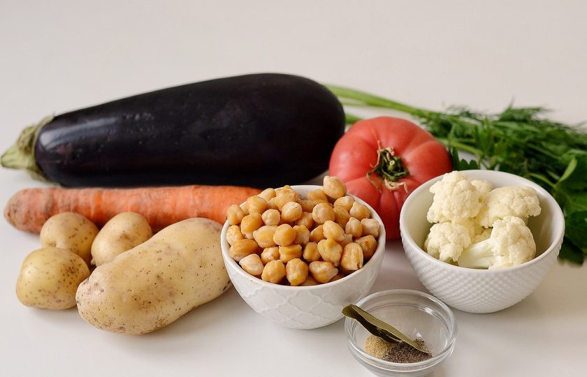 1. Этап. Овощная шурпа: Подготовьте все ингредиенты.