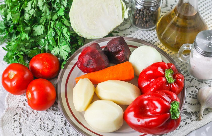 1. Этап. Борщ с болгарским перцем: Подготовьте указанные ингредиенты.