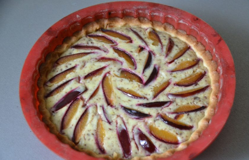 1. Этап. Лимонный торт с рикоттой: Готовый торт охладите до комнатной температуры, прежде чем извлекать из формы.