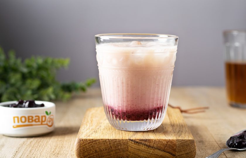 1. Этап. Холодный кофе с вареньем: Все перемешайте и подавайте. Холодный кофе с вареньем готов!