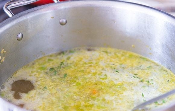 1. Этап. Нудл суп: 5. Доведите бульон до кипения, а потом варите 10 минут.