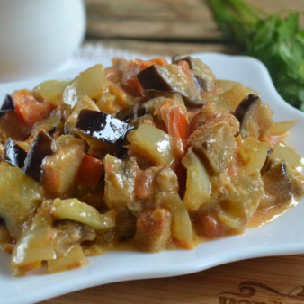 Овощи под сметанным соусом