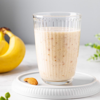 Бананово-миндальный шейк