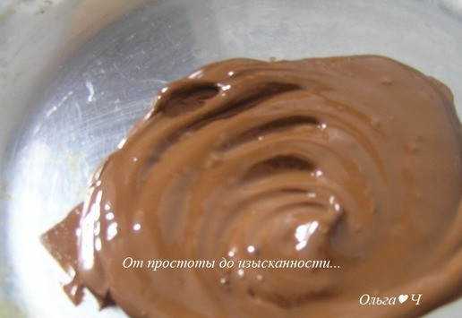 1. Этап. Печенье с макадамией по-флорентийски: Растопите на водяной бане.