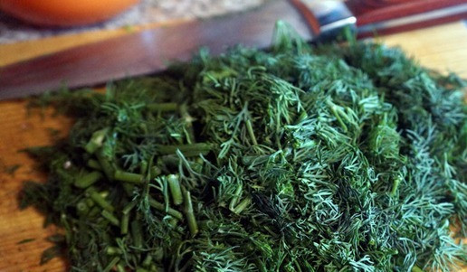 1. Этап. Солянка рыбная оригинальная: Укроп мелко нарезать.