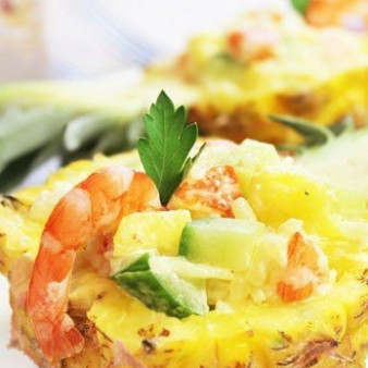 Салат с креветками и рисом