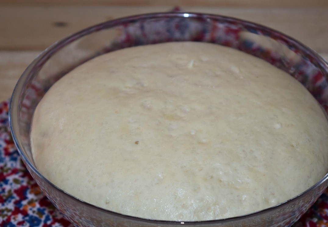 1. Этап. Постные булочки с малиной и орехами: Тесто через час.