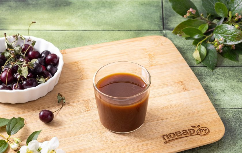 1. Этап. Вишневый айс латте: Готовый кофе остудите.