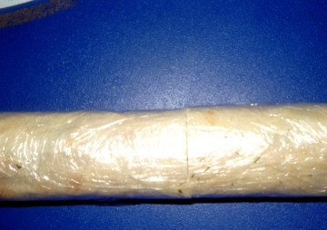 1. Этап. Рулет из лаваша с ветчиной: Рулет кладем в морозильник на 15 минут.