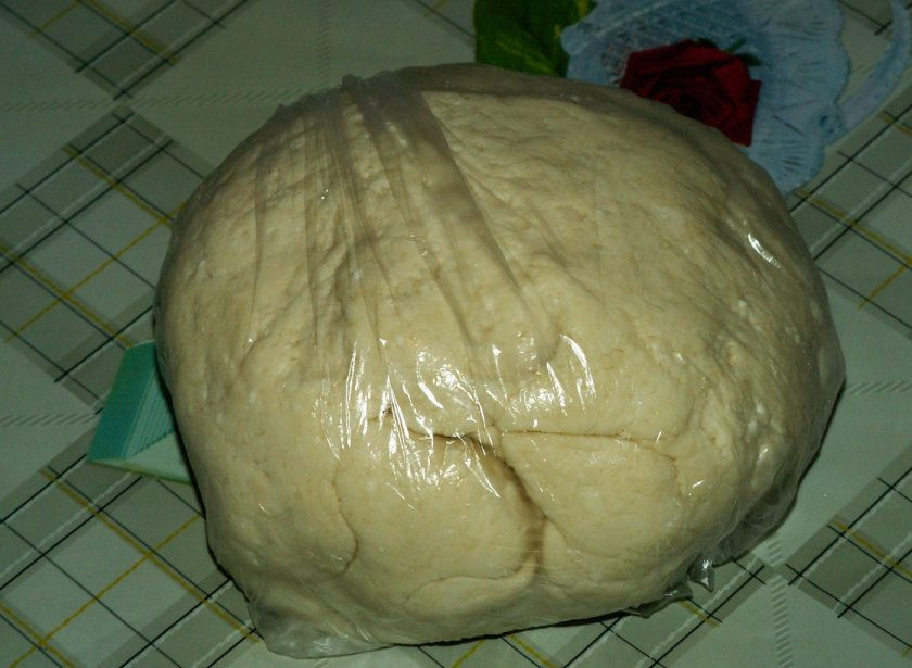 1. Этап. Творожные конвертики с сахаром: 7. Готовое тесто помещаем в пакет и отправляем в холодильник на 1 час.