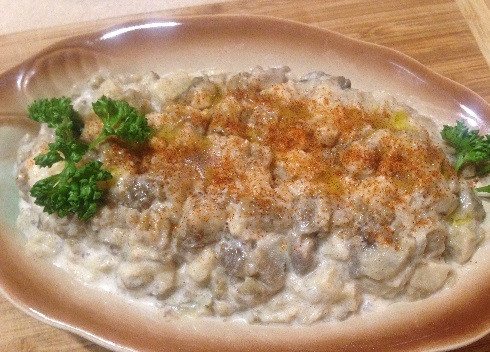 1. Этап. Турецкая закуска из баклажанов: 5. Перемешиваем и выкладываем в салатник. По желанию поливаем маслом и посыпаем для красоты паприкой. Можно украсить зеленью. Готово!