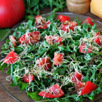 Салат из рукколы и шпината