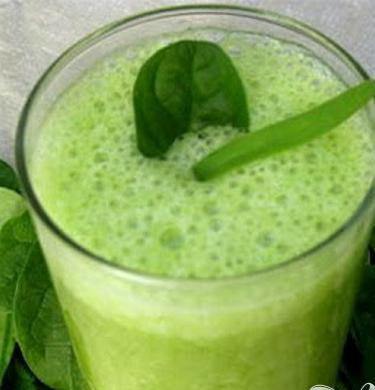 1. Этап. Зеленый витаминный напиток с семенами льна: 5. Подавайте сразу же, пока витаминный напиток еще холодный. От этого зависит его польза для организма.