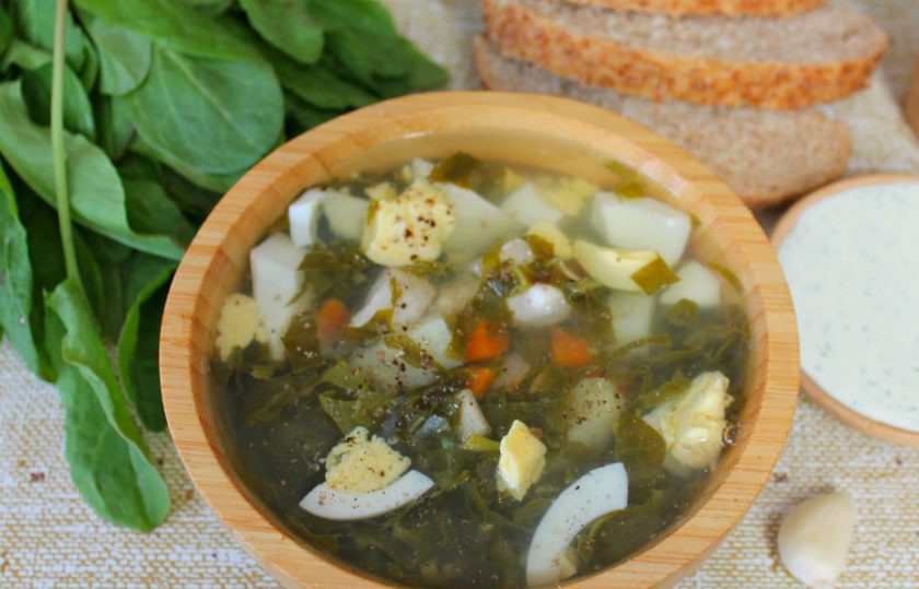 1. Этап. Щавельник: Готовый щавельник наливаем в глубокие тарелки. Добавляем вареное яйцо и немного черного перца. Щавельник можно дополнить сметаной или сметано-чесночным соусом. Приятного аппетита!