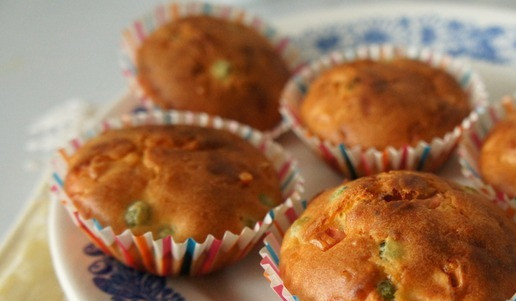 1. Этап. Кукурузные кексы «Школьные»: Выпекайте около 20-25 минут при 180 градусах. Ориентируйтесь на свою духовку.