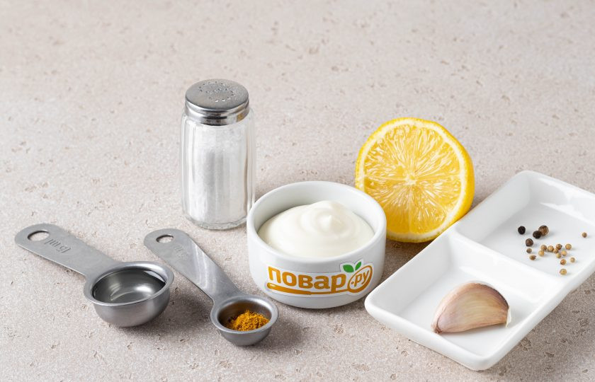 1. Этап. Соус «Карри майо»: Подготовьте все ингредиенты.