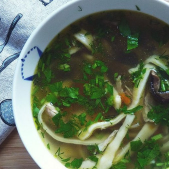 Лапша куриная с грибами и тимьяном