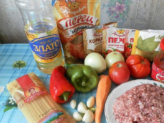 1. Этап. Паста с фаршем и помидорами: Подготовьте ингредиенты.