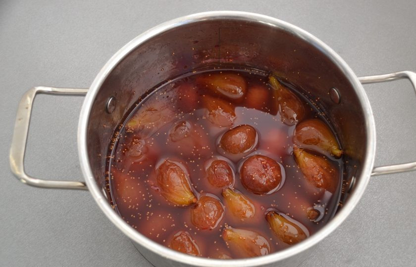 1. Этап. Цукаты из инжира: После остывания во второй раз инжир готов к сушке.