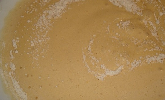 1. Этап. Бисквитные коржи: Затем в массу просейте постепенно муку, постоянно мешая её ложкой.