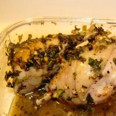 1. Этап. Курица в кинзе: Когда замаринуется - ставим в духовку и выпекаем при 190 градусах до готовности (это, в зависимости от величины кусков, 20-30 минут).