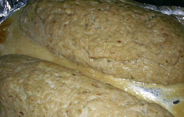 1. Этап. Фарш в духовке: Отправляем в духовку на пол часа при 200 С, до золотистой корочки. Вот такие рулеты получаются из фарша в духовке. Приятного аппетита!