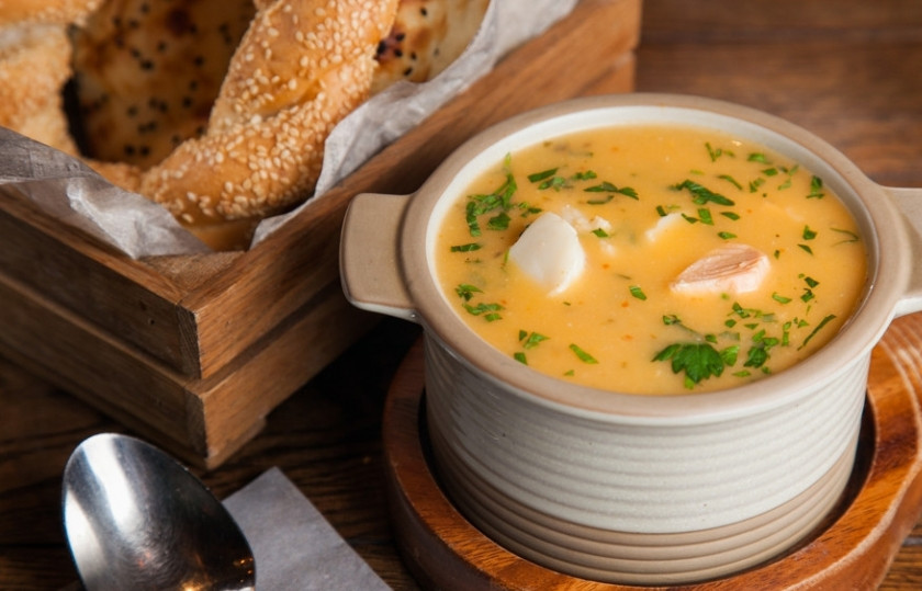 1. Этап. Суп турецкий с булгуром: Готовый суп турецкий с булгуром перед подачей посыпьте рубленой петрушкой. Приятного аппетита!