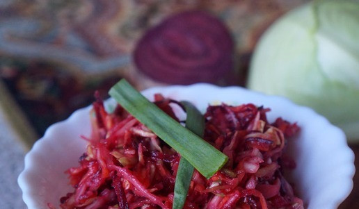 1. Этап. Салат из овощей и яблока Рубиновый: Заправить салат, перемешать и подавать. Приятного аппетита!