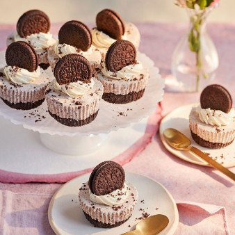 Chocolate sandwich cookie ice cream cupcakes