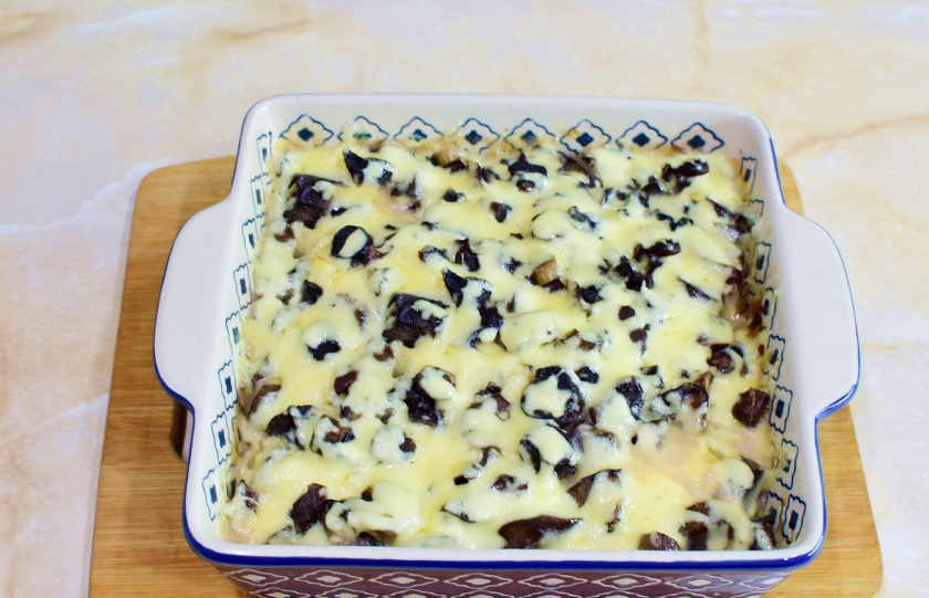 1. Этап. Телятина по-Орловски: Сыр расплавился. Можно блюдо вынимать из духовки.