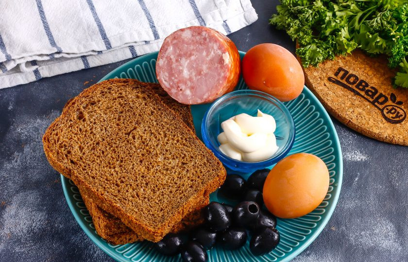 1. Этап. Бутерброд Веселый Бычок: Подготовьте указанные ингредиенты.