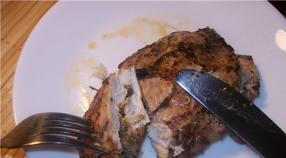 1. Этап. Куриная грудка в вине: Как только мясо подрумянилось и прожарилось можете убирать его с огня. В итоге мы получаем превосходные и сочные куриные грудки. Приятного аппетита!