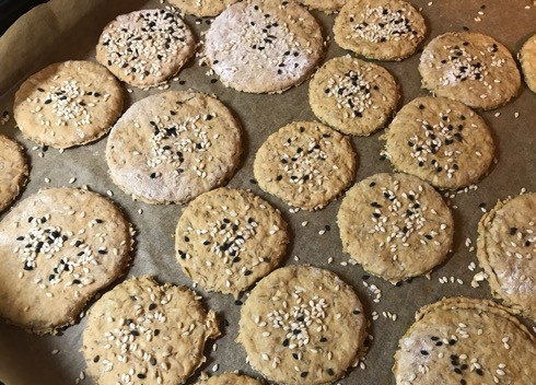 1. Этап. Быстрое галетное печенье с отрубями: 7. Выпекаем 15 минут в разогретой до 180 градусов духовке.