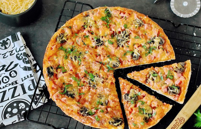 1. Этап. Пицца на слоеном тесте: Пицца на слоеном тесте готова. Приятного аппетита!