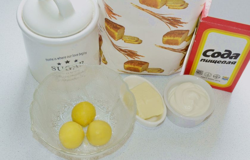 1. Этап. Печенье с вареными желтками: Ингредиенты, которые нам понадобятся. Перед началом процесса приготовления включите духовку разогреваться до 190 градусов.