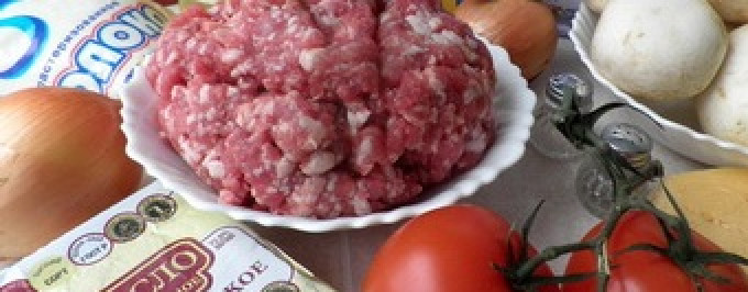 1. Этап. Простая лазанья с фаршем: 1. Для приготовления лазаньи традиционно берем фарш (по вкусу). Я решила добавить немного грибов, чтобы сделать блюдо вкуснее.