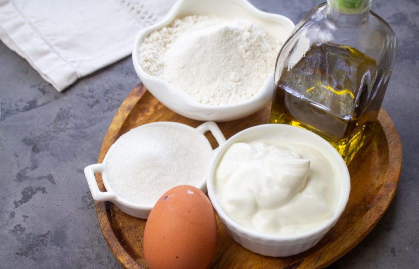 1. Этап. Печенье на сметане в сковороде: Подготовьте все необходимые продукты для приготовления печенья на сметане в сковороде.