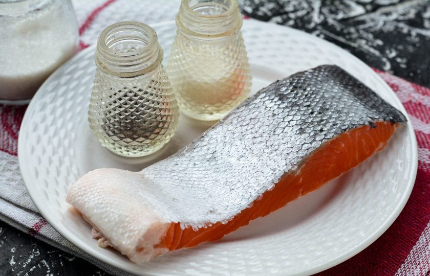 1. Этап. Засолка семги: Подготовьте ингредиенты.